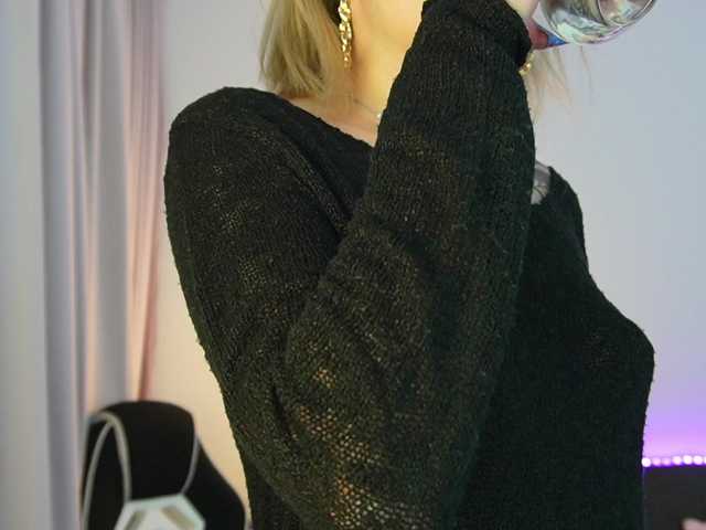 TweetyCream's BongaCams show and profile