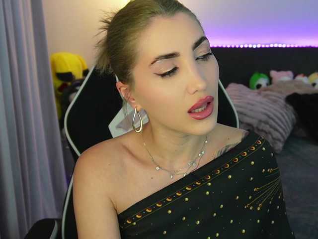 TweetyCream's BongaCams show and profile