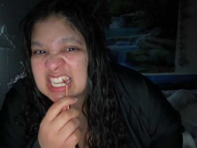 DUMBHOEMELANIE's BongaCams show and profile