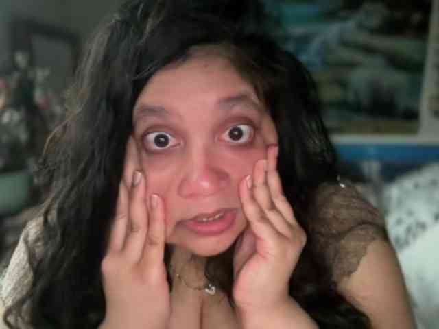 DUMBHOEMELANIE's webcam live show