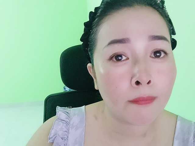 Benahot69's BongaCams show and profile