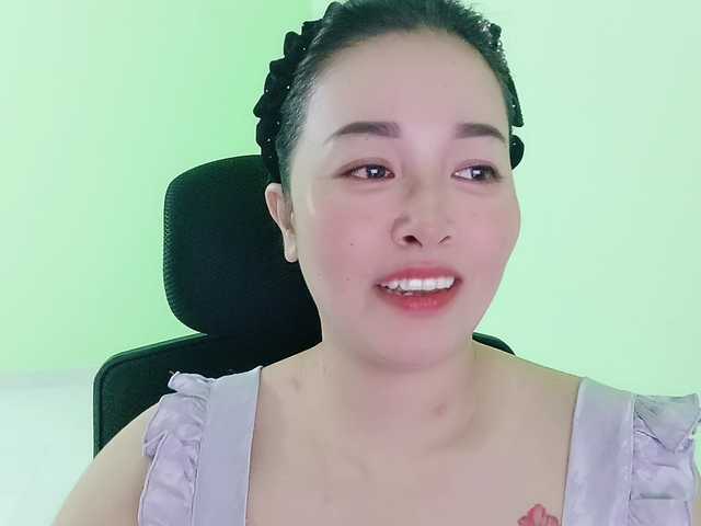 Benahot69's BongaCams show and profile