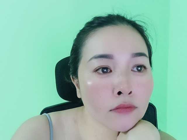 Benahot69's BongaCams show and profile