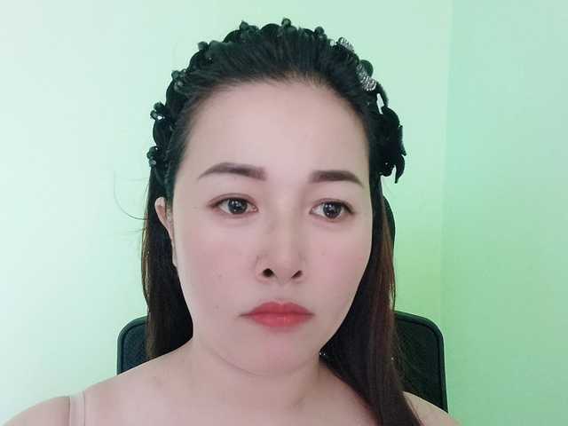 Benahot69's BongaCams show and profile