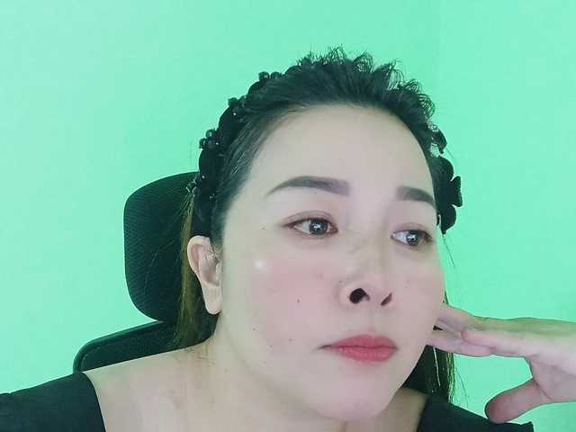 Benahot69's BongaCams show and profile