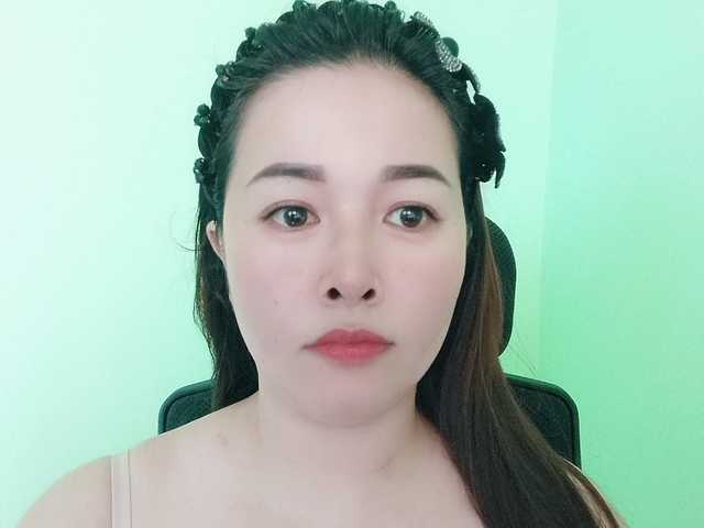 Benahot69's BongaCams show and profile