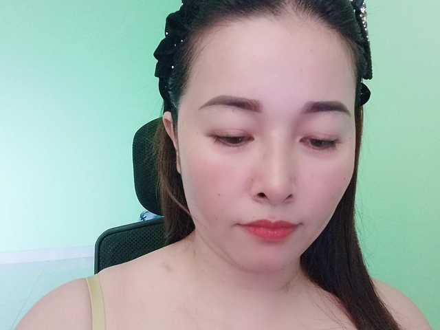 Benahot69's BongaCams show and profile