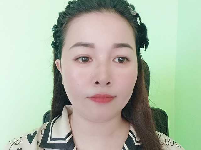 Benahot69's BongaCams show and profile