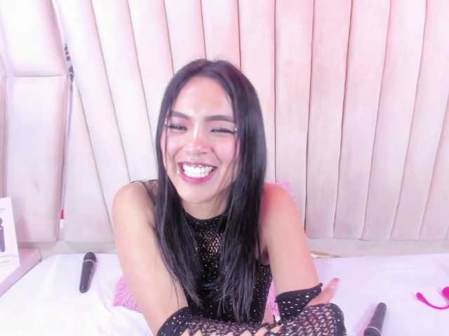 SaraLoveee's BongaCams show and profile