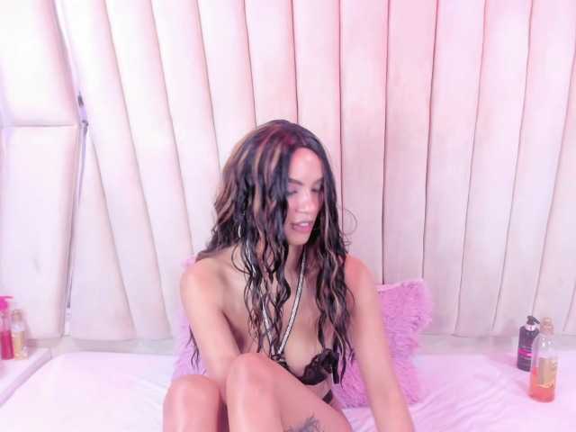 SaraLoveee's BongaCams show and profile