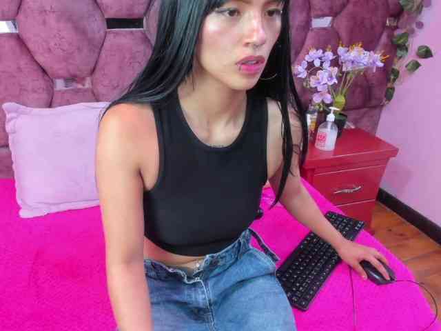 SaraLoveee webcam