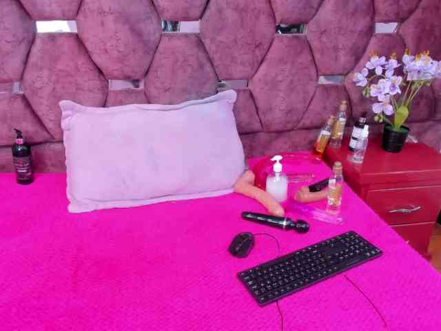 SaraLoveee webcam