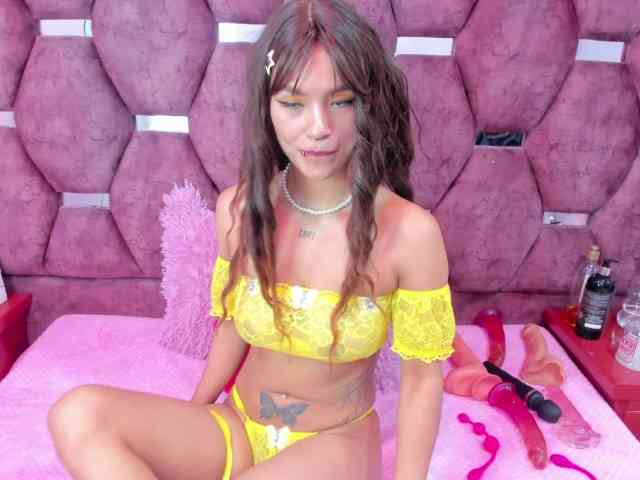 SaraLoveee webcam