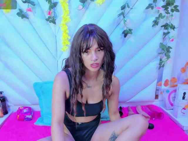 SaraLoveee webcam