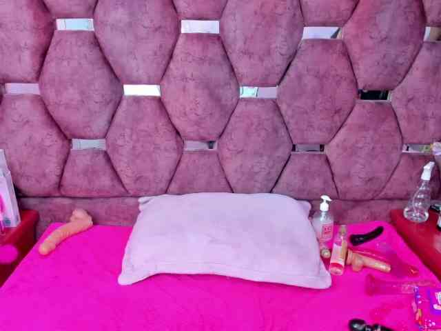 SaraLoveee webcam