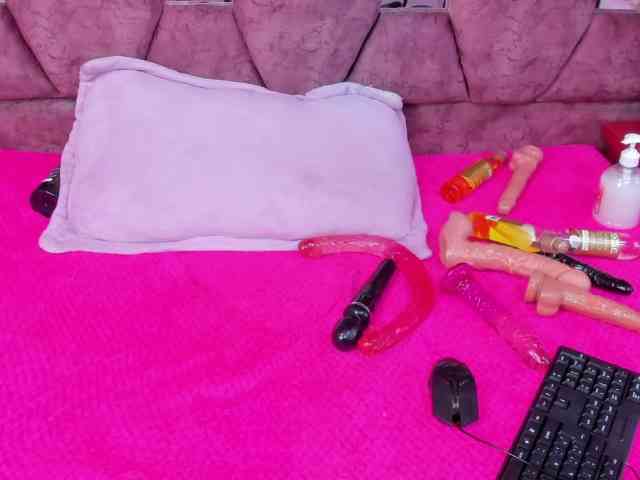 SaraLoveee webcam