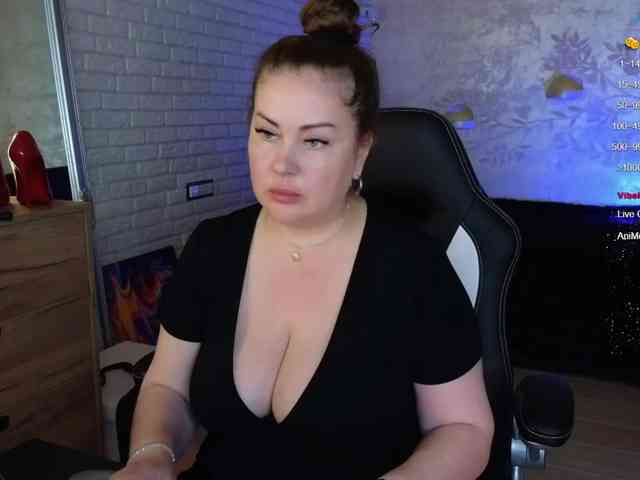 MommyDommeDiva webcam