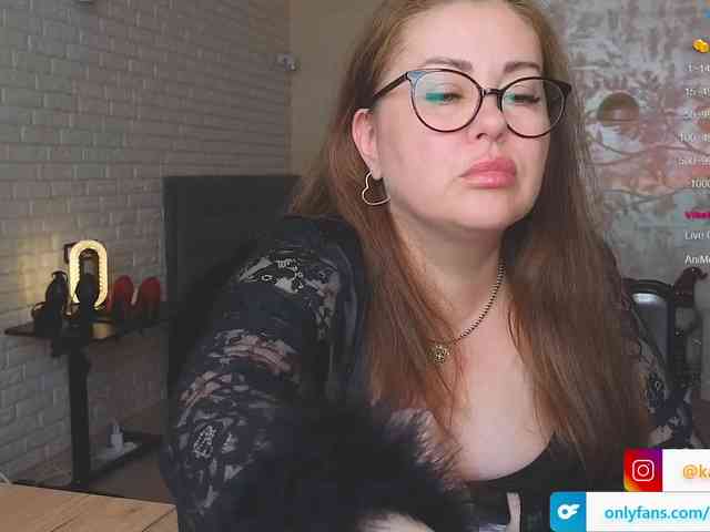 MommyDommeDiva webcam