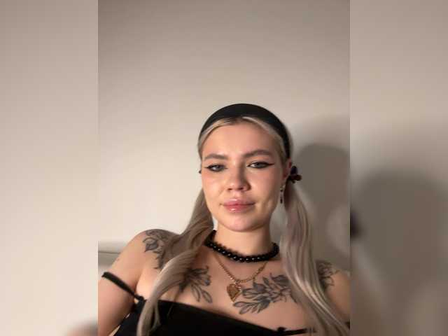 Emmagoodgirl's BongaCams profile