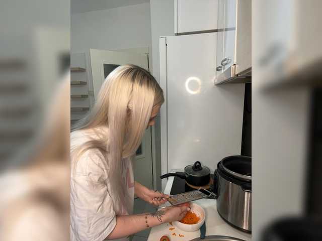 Emmagoodgirl's BongaCams show and profile