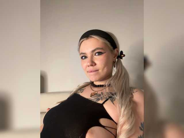 Emmagoodgirl's BongaCams show and profile