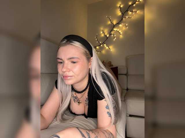 Emmagoodgirl's BongaCams show and profile