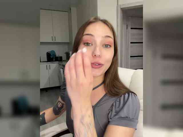 Emmagoodgirl webcam