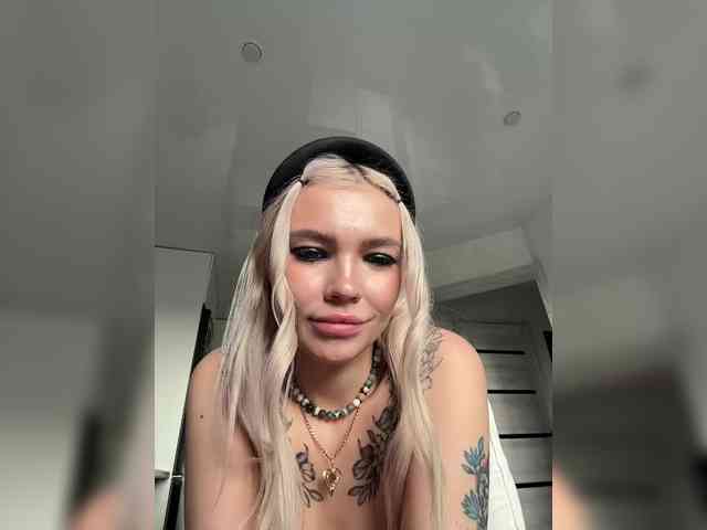 Модель: Emmagoodgirl