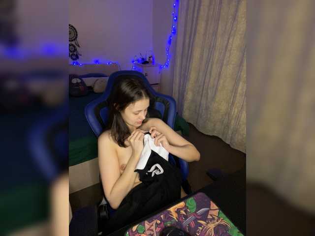 SilverSaya's BongaCams show and profile