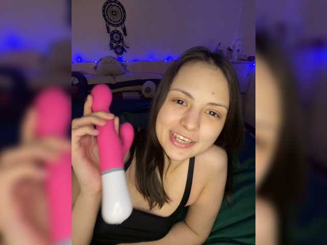 SilverSaya's BongaCams show and profile