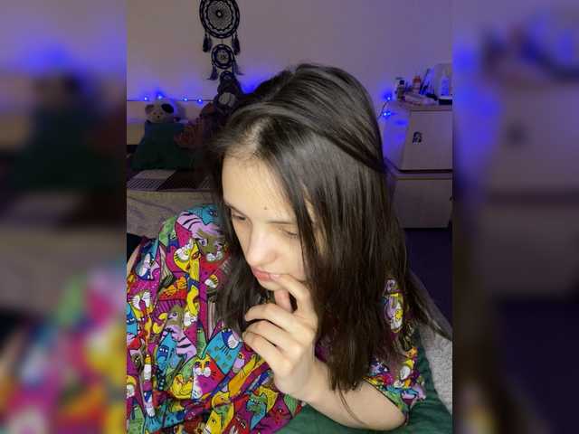 SilverSaya's BongaCams show and profile