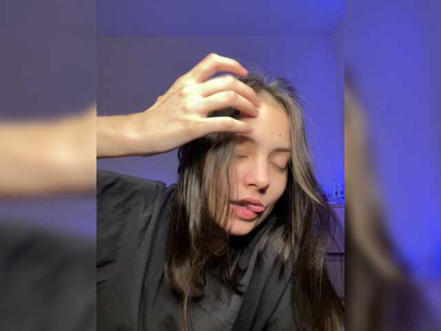 SilverSaya's BongaCams show and profile