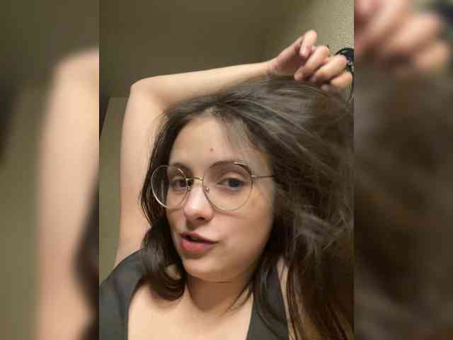 SilverSaya Live Webcam on BongaCams