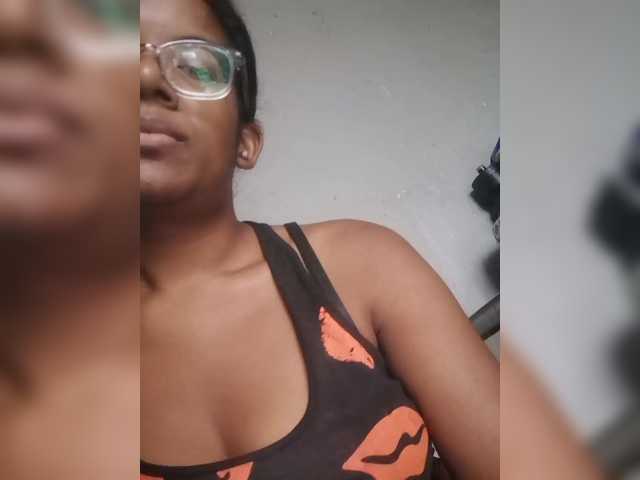 IndianBeaut's BongaCams show and profile