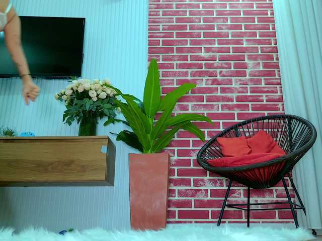 Brenda-M00n's BongaCams show and profile