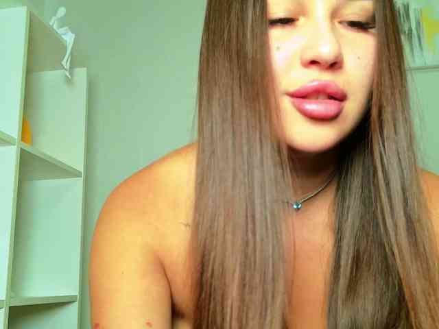Brenda-M00n webcam