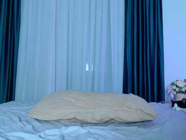 Brenda-M00n webcam