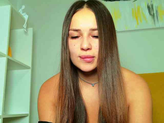 Brenda-M00n webcam