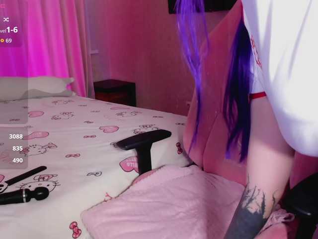 luvsoak's BongaCams show and profile