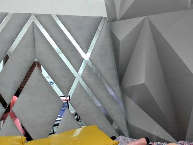 DianaSmiith's BongaCams show and profile