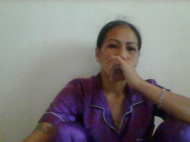 Rarra's BongaCams show and profile