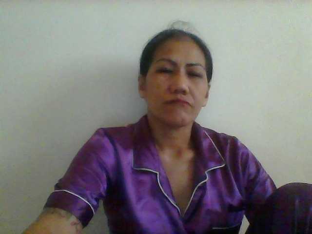 Rarra's BongaCams show and profile