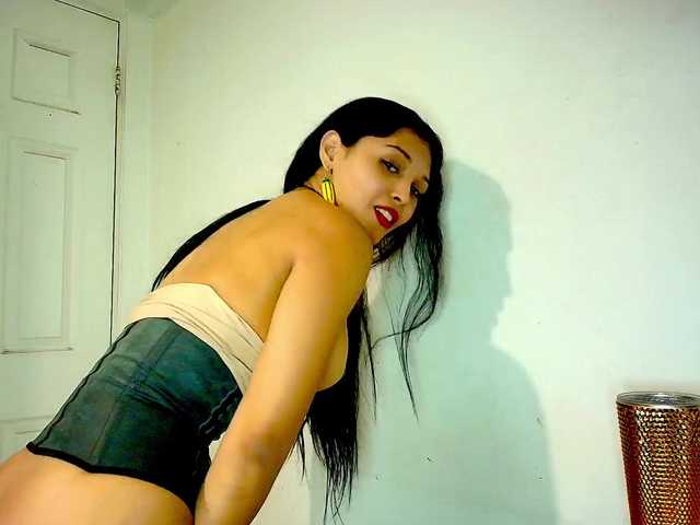 Mommyjeva's BongaCams show and profile