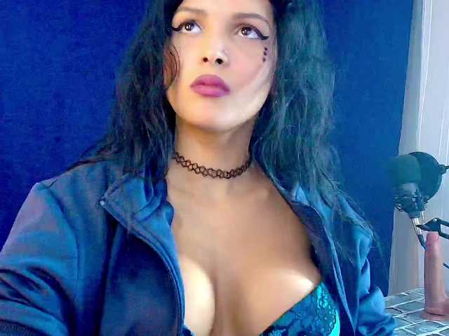 Mommyjeva's BongaCams show and profile