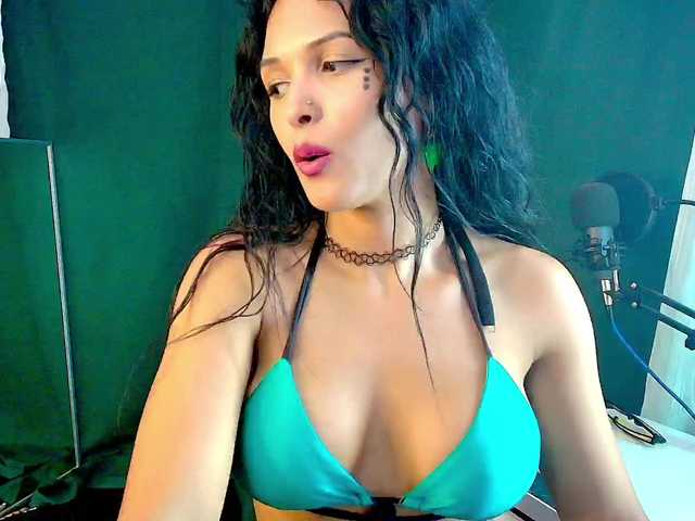 Mommyjeva's BongaCams show and profile