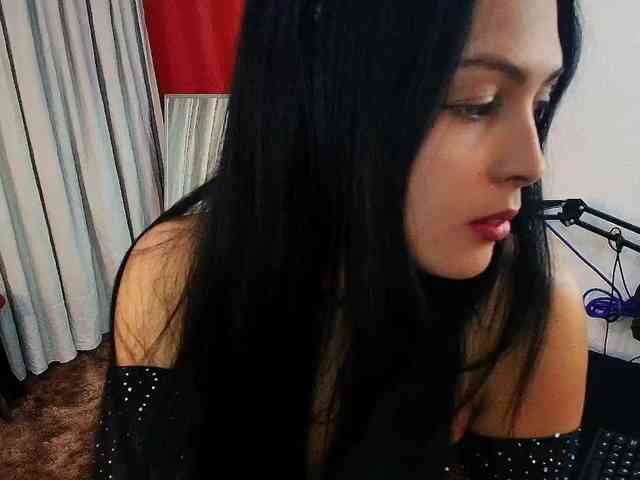 MommyJeva webcam