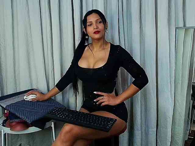MommyJeva webcam