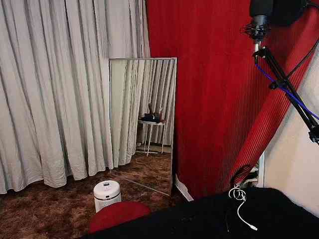 MommyJeva webcam