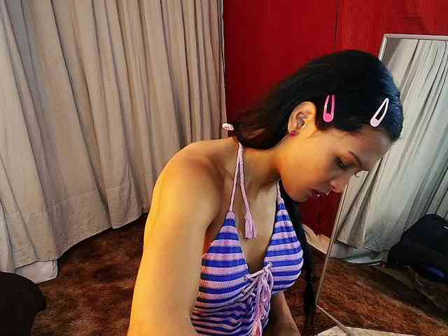 MommyJeva webcam