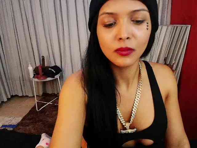 MommyJeva webcam